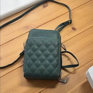 Elegant Green Quilted Crossbody Bag